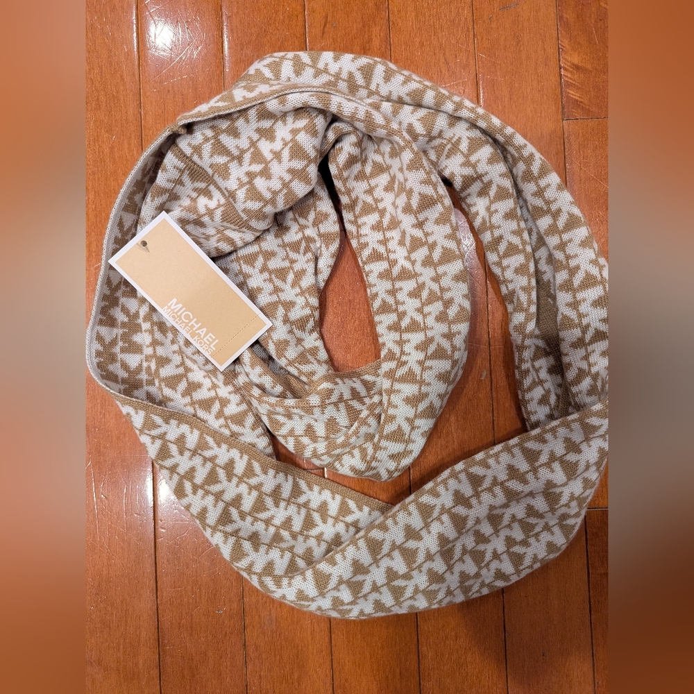 NWT Michael Kors Beige and White Logo Infinity Scarf